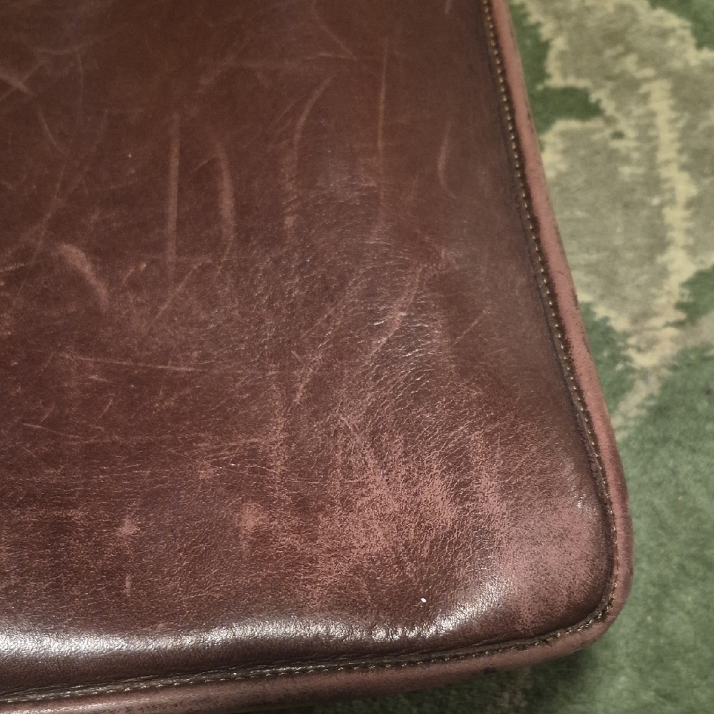 Elegant Dark Brown Leather Briefcase for Men - Picture 4 of 16